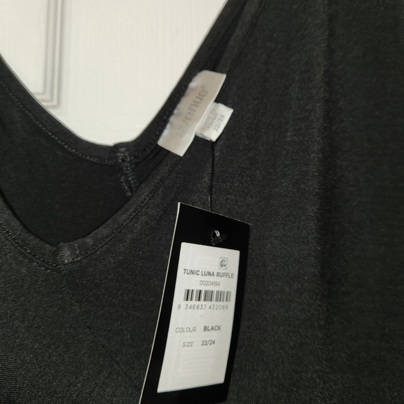 Plus size Luna Ruffle Tunic - Picture 2 of 3